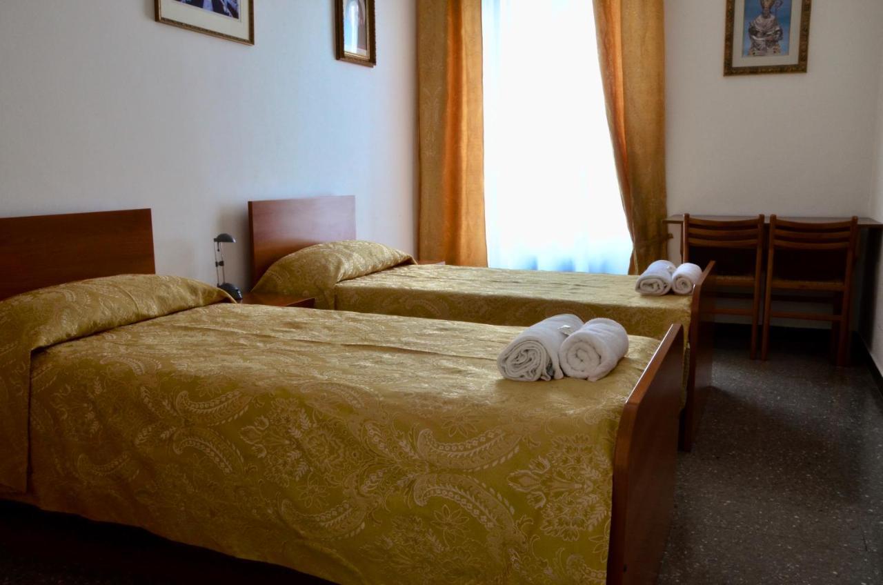 Casa Per Ferie Jpii Dom Polski ローマ エクステリア 写真