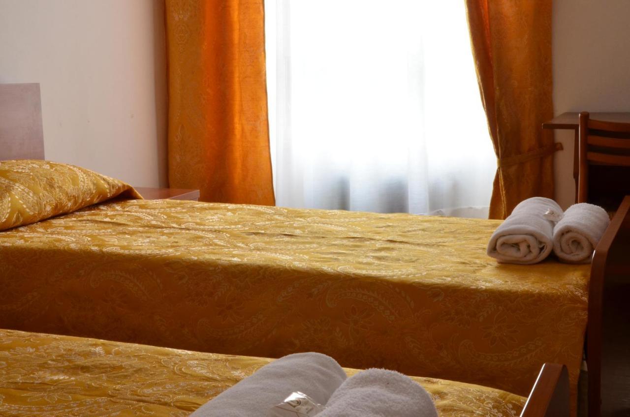Casa Per Ferie Jpii Dom Polski ローマ エクステリア 写真